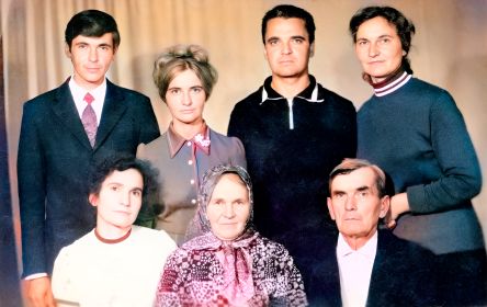 Гавриил с женой Анастасией и детьми