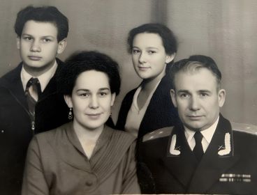 Тараканов Павел с Женой Зинаидой Ил. сыном Юрием и дочкой Маргаритой