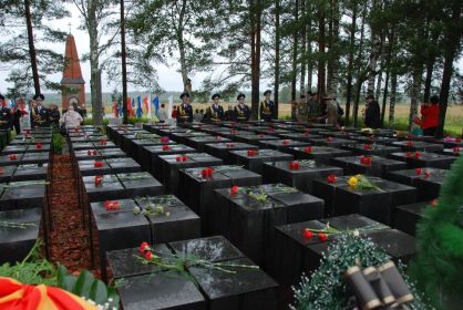 Мемориал Славы воинам - сибирякам,  деревня Плоское Бельского района Тверской области