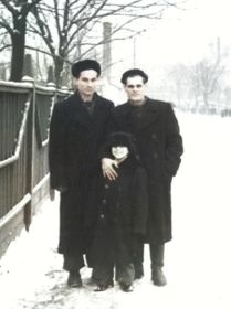 Сын Леонид с родственником Яфасовым и. и его сыном.