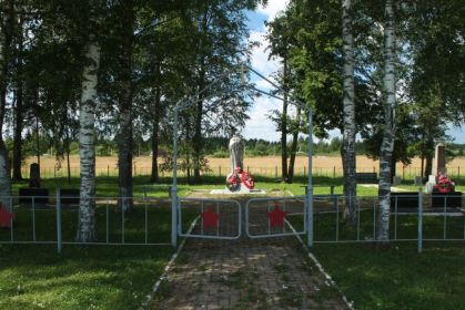 Братское воинское захоронение в Кречевицах