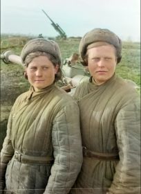 Боевые подруги, зенитчицы-дальномерщицы М. Герасимова и Е. Буханова