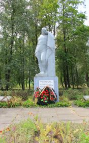 Мемориал в Новодворцах