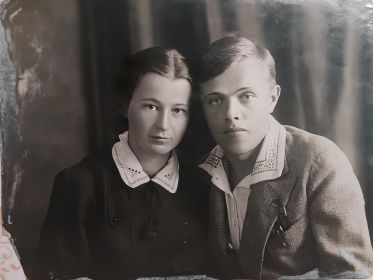 Михаил Троян с [предположительно] женой Ольгой Петровной