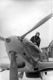 32 иап. 1943. Лейтенант Грищенко Пётр в кабине истребителя Як-7.