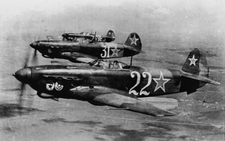 Як-9, советский одномоторный советский истребитель - бомбардировщик, материальная часть 32 истребительного авиационного полка.