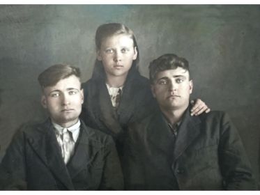Братья Николай и Филипп (справа), его жена- Августина. 1951г.