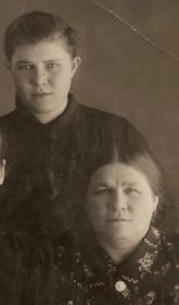 Фотография жены Мережкиной М. С. и дочери Аряшевой Н.А.