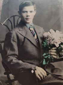 Евгений в 1938 году!