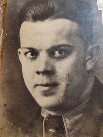 Успенский Сергей Николаевич 1916-1917 гр, призывался в один день с Евгением в ряды КА в 1940 году . Считается пропавшим без вести. В обд Мемориал не проиндексирован!