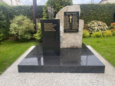 Памятник жертвам Первой мировой войны и Второй мировой войны в Витанове 1.