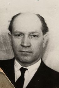 Фотография Василия Васильевича из семейного альбома с надгробного памятника.