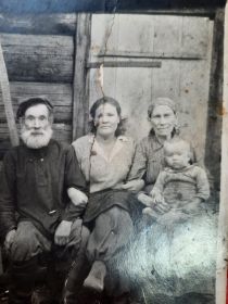 Отец Владимир Петрович, мать Неонила Степановна