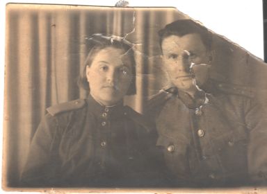 1945, Семен Петрович с племянницей Заяц (Белашевской) Полиной Марковной