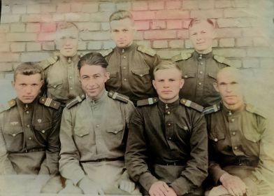 Коршунов А.В. с сослуживцами (нижний ряд, крайний справа)