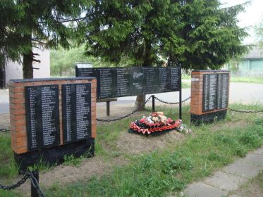 Захоронение: РОССИЯ: Московская область, Волоколамский муниципальный район, Кашинское сельское поселение, деревня Шишково, братское воинское захоронение.