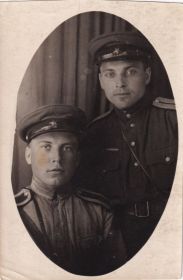 Владимир Терентьевич Мещеряков (слева) с братом Иваном Терентьевичем (справа)