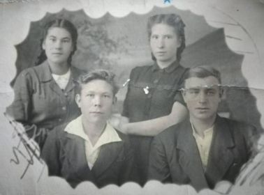 Елена Семеновна (вверху справа)