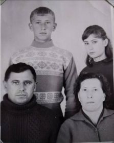 Елена Семеновна, муж Андрей Ильич, дочь Людмила, сын Владимир