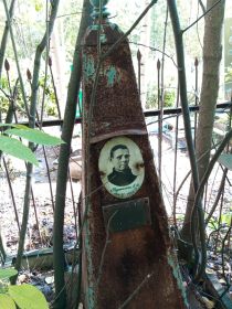 Вид памятника до 2024 года на старом кладбище в пос.Верх-Нейвинский