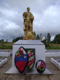 Захоронение: РОССИЯ: Смоленская область, Ярцевский муниципальный район, Петровское сельское поселение, деревня Петрово.