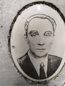 овал на памятнике