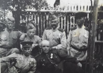 9.05.1945г. Прага. Тауснев Филипп Родионович, 1925 г. р.(второй слева в верхнем ряду). В/ч 6 гв мк 4 ТА.