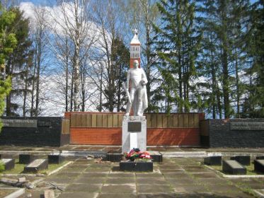 Захоронение: РОССИЯ: Калужская область, Жиздринский муниципальный район, сельское поселение “Деревня Акимовка”, деревня Ослинка, воинский мемориал.