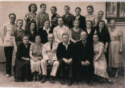 Общая фотография, вторая слева в нижнем ряду,Олимпиада Павловна Макарова.