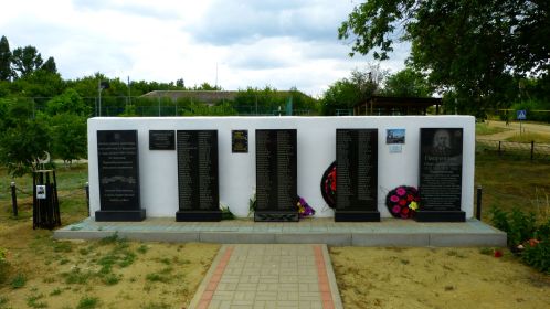 Захоронение (предположительно): РОССИЯ: Южный федеральный округ, Волгоградская область, Клетский район, хутор Верхняя Бузиновка, братское воинское захоронение.