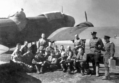 У самолета ДБ-3. Аэродром Крымская. 1943г.