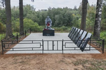 Захоронение: РОССИЯ: Тверская область, Оленинский муниципальный район, Гришинское сельское поселение, деревня Хлебники, братское воинское захоронение (после реставрации).