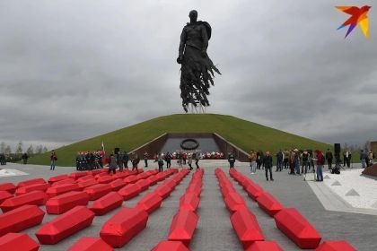 Мемориал “СОВЕТСКОМУ СОЛДАТУ”: РОССИЯ: Тверская область, Ржевский муниципальный район, город Ржев.