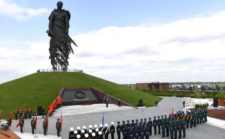 Мемориал “СОВЕТСКОМУ СОЛДАТУ”: РОССИЯ: Тверская область, Ржевский муниципальный район, город Ржев.