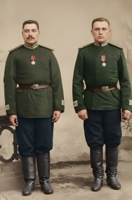 Восстановленное фото 1902 года. Справа отец Дарьи Глазатовой (в замужестве Кузнецовой) - Иван Егорович Глазатов (17.02.1877 - 09.12.1914) 65 пехотный Московский полк, Польша