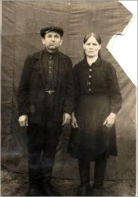 Богучанский район, д. Хая. 1930 тые г. Каверзины Василий Архипович и Матрена Алексеевна. Фото из группы Богучанская центральная районная библиотека.