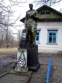 Захоронение: Украинская ССР, Черниговская область, Борзнянский район, Степановский сельский совет, село Степановка, братское воинское захоронение.