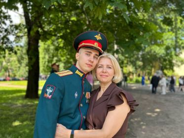 Праправнук Ивана Васильевича Кувыкина - Дмитрий,  выпускник Военно-медицинской Академии, со своей мамой,  1925 год.