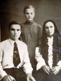 Семья Кувыкина И.В. – сын Николай, жена Анна и племянница Валентина.