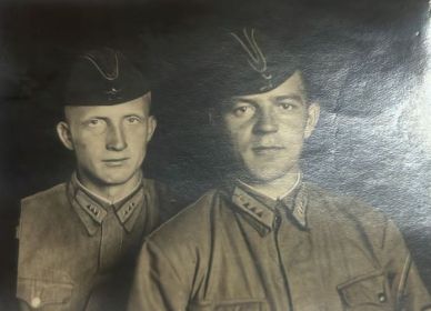 В.С.Калиниченко с боевым товарищем