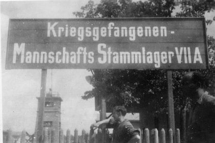 Stalag VII A Моосбург (Moosburg). Указатель на лагерное кладбище.