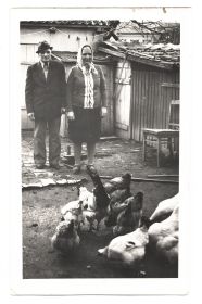 Филипп Петрович после смерти жены с подругой в 1982-1983 гг.