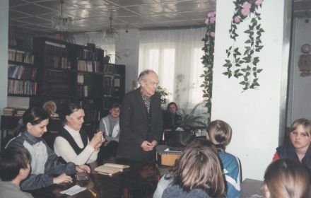 Встреча с учащимися Никифоровской средней школы. 2 марта 2002 год р. п. Дмитриевка