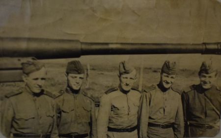 Орудийные мастера зенитного полка 1739 г., 3СН П.В.В. М.О. 25.06.1941 г. (после боя, отремонтировали орудия).