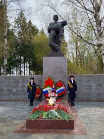 Захоронение: РОССИЯ: Кировская область, город Киров, Ленинский муниципальный район, Лобановское кладбище, мемориал воинам Красной Армии, умершим в госпиталях города Киров, могила №90.