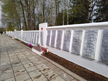 захоронен: РОССИЯ: Кировская область, город Киров, Ленинский муниципальный район, Лобановское кладбище, мемориал воинам Красной Армии, умершим в госпиталях города Киров, могила №90.