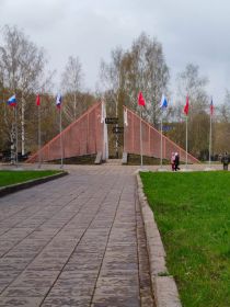 захоронен: РОССИЯ: Кировская область, город Киров, Ленинский муниципальный район, Лобановское кладбище, мемориал воинам Красной Армии, умершим в госпиталях города Киров, могила №90.