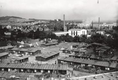 Лагерь Шлакенберг в Зульцбах -Розенберге (Schlackenberg-Lager_Sulzbach-Rosenberg).  Деревянные бараки рядом с заводом Фото 1939-1940 гг. .