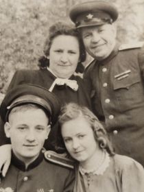 Николай Полканов с супругой и родственниками