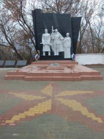 Воинский мемориал в с. Нижний Икорец Лискинского р-на Воронежской обл.